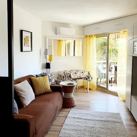 Bel A 50m De La Plage, 2 Pieces Climatisees, Parking Prive Antibes